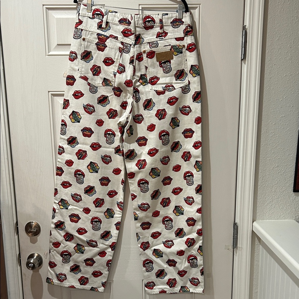 Wrangler Women's Size 32 Read My Lips Rolling Stones Barrel 652 Denim Jeans - Picture 5 of 8